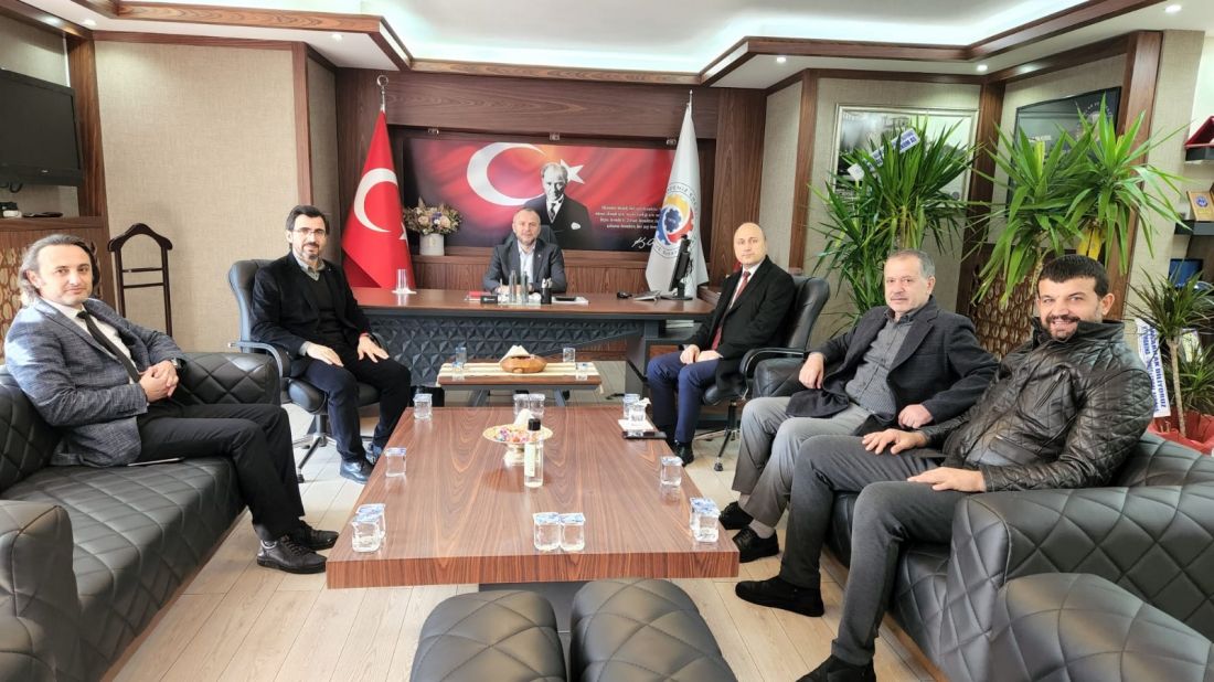 BEÜ Eğitim Fakültesi Dekanı Prof. Dr. Soner Yavuz Oda Başkanımız Arslan Keleş'e hayırlı olsun ziyaretinde bulundu.