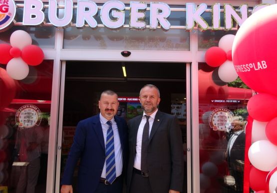 Kdz. Ereğli TSO Yönetim Kurulu Başkanımız Arslan Keleş ve  Başkan Yardımcımız Tasin Tanyıldız Çınaraltı mevkiinde bulunan Burger King ve Espressolab'ın açılış törenine katılım sağladı.