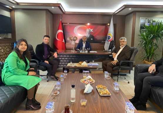 Kdz. Ereğli Mesleki Eğitim Merkezi Müdürü Abdüsselam Aksoy, Müdür Yardımcıları İmren Aydın ve Ersan Arslan oda Başkanımız Arslan Keleş'e hayırlı olsun ziyaretinde bulundu.