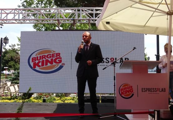 Kdz. Ereğli TSO Yönetim Kurulu Başkanımız Arslan Keleş ve  Başkan Yardımcımız Tasin Tanyıldız Çınaraltı mevkiinde bulunan Burger King ve Espressolab'ın açılış törenine katılım sağladı.